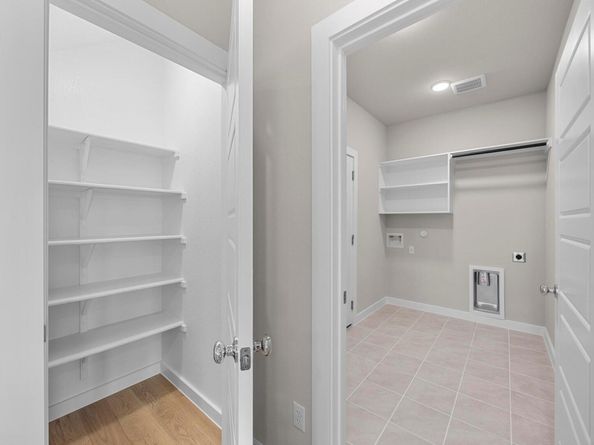 8013 Shining Flor RUN, Lago Vista TX 78645