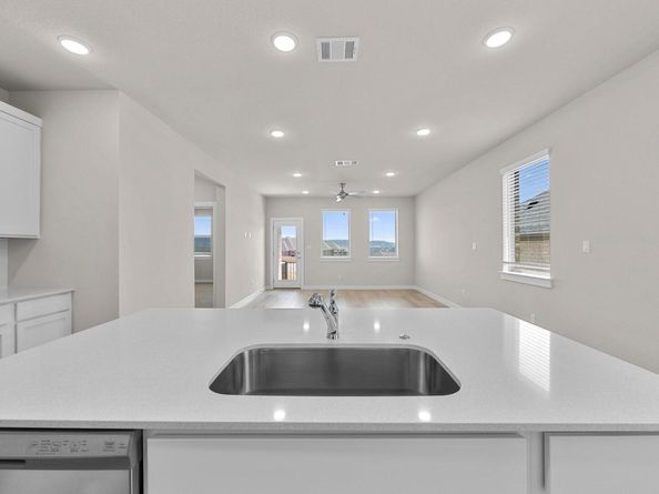 8013 Shining Flor RUN, Lago Vista TX 78645
