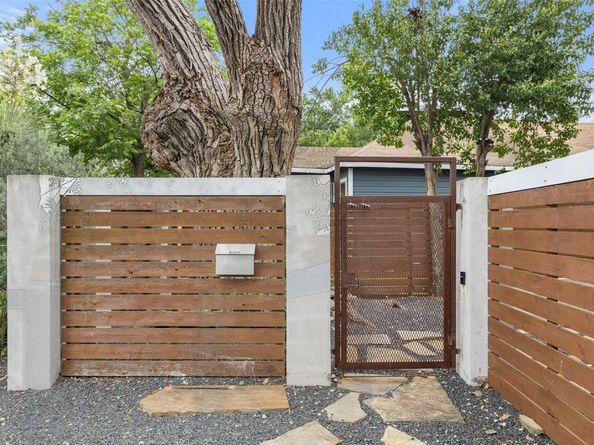 613 W Annie ST A, Austin TX 78704