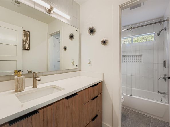 12206 Tyson CV B, Austin TX 78758