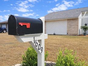 1609 Woodhill DR, Round Rock TX 78681