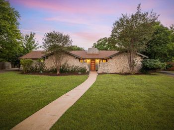 2401 Apple Valley CIR