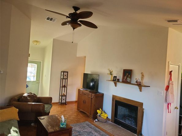 806 Black Locust DR, Pflugerville TX 78660