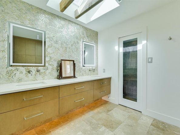 2208 Mountain View RD, Austin TX 78703