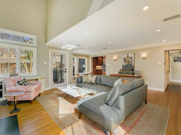 2208 Mountain View RD, Austin TX 78703