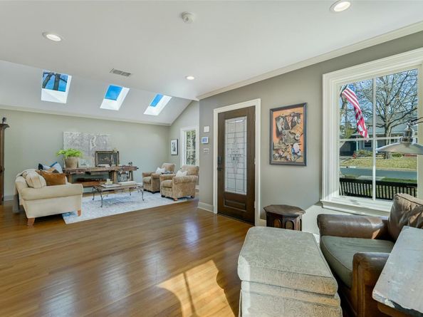 2208 Mountain View RD, Austin TX 78703