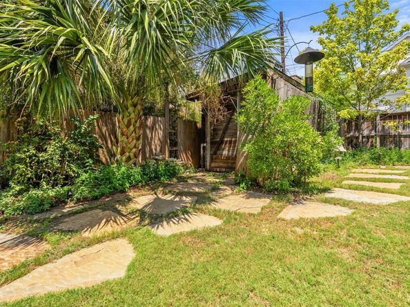 2208 Mountain View RD, Austin TX 78703