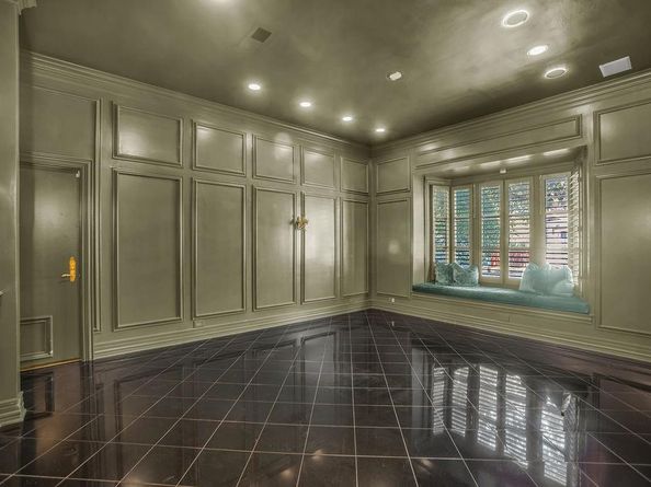 3802 S Versailles Avenue , Dallas Texas 75209