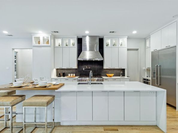 655  Kessler Reserve Court , Dallas Texas 75208