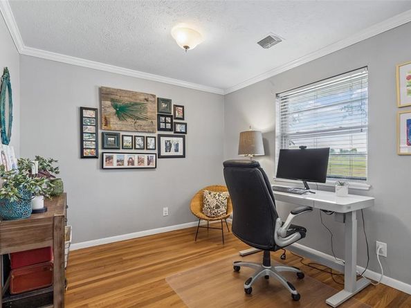 635  Classen Drive , Dallas Texas 75218