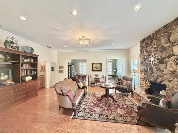 16022  Chalfont Circle , Dallas Texas 75248