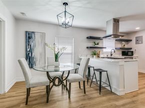 612 E Wall Street , Grapevine Texas 76051
