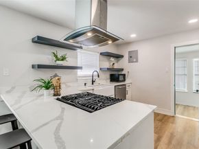 612 E Wall Street , Grapevine Texas 76051
