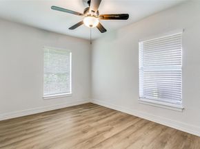 612 E Wall Street , Grapevine Texas 76051