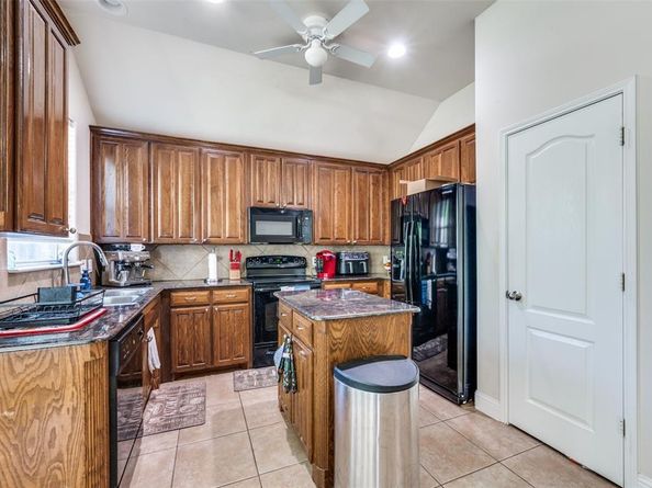 8233  Edgepoint Trail , Fort Worth Texas 76053