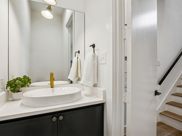 2147  Mail Avenue  103, Dallas Texas 75235