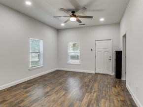 2323  Stoneman Street , Dallas Texas 75215