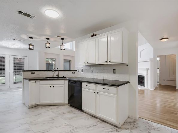 1614  Powder Horn Lane , Arlington Texas 76018