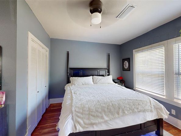704  Cameron Avenue , Dallas Texas 75223