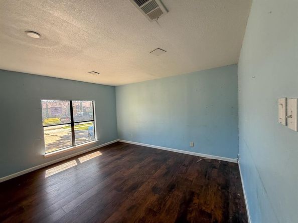 1131  Ashwood Drive , Lewisville Texas 75067