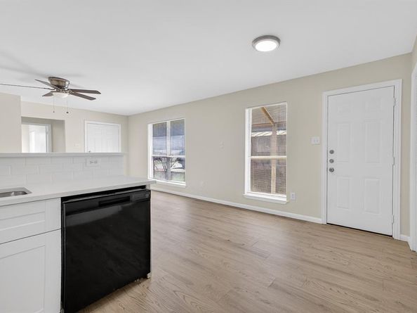 2971  Loving Avenue , Fort Worth Texas 76106