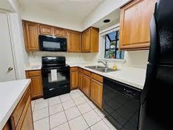 15221  Berry Trail  608, Dallas Texas 75248