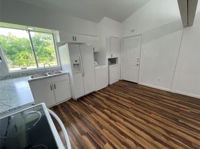 518 W Lovers Lane , Arlington Texas 76010