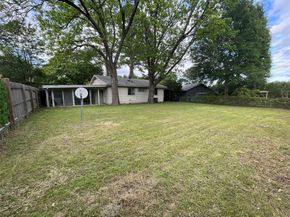 518 W Lovers Lane , Arlington Texas 76010