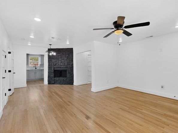 102 S Tillery Avenue , Dallas Texas 75211