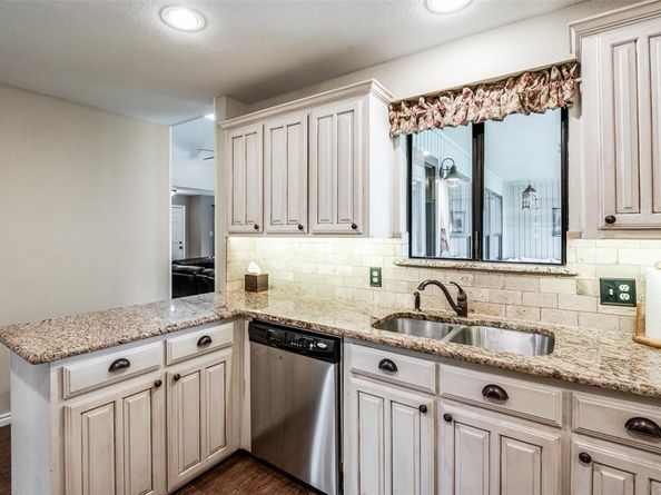 2126  Nob Hill , Carrollton Texas 75006