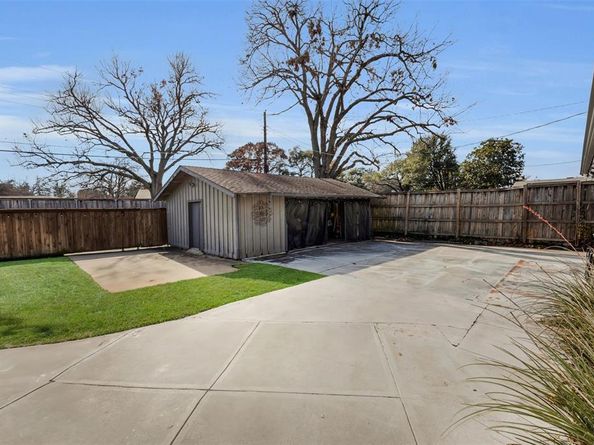 3950  Deep Valley Drive , Dallas Texas 75244