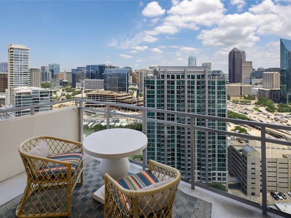 2200  Victory Avenue  2207, Dallas Texas 75219