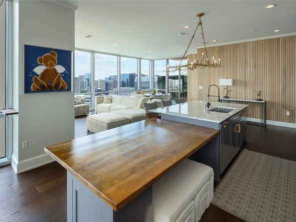 2200  Victory Avenue  2207, Dallas Texas 75219
