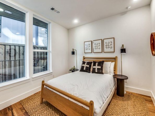 426 W 9th Street  105, Dallas Texas 75208