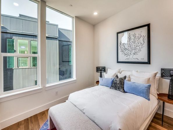 426 W 9th Street  105, Dallas Texas 75208