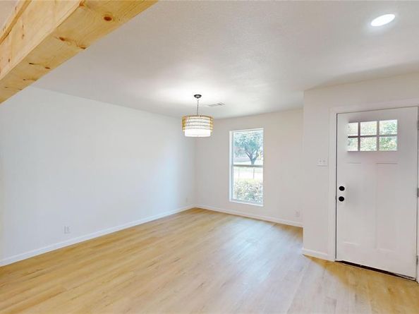 2534 N Saint Augustine Drive , Dallas Texas 75227
