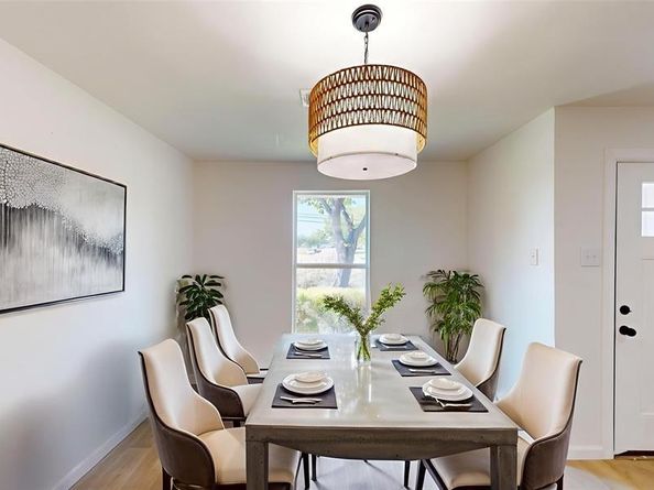 2534 N Saint Augustine Drive , Dallas Texas 75227