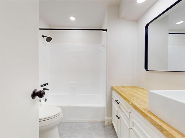 2534 N Saint Augustine Drive , Dallas Texas 75227