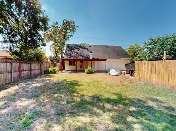 2534 N Saint Augustine Drive , Dallas Texas 75227