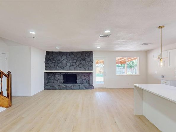 2534 N Saint Augustine Drive , Dallas Texas 75227