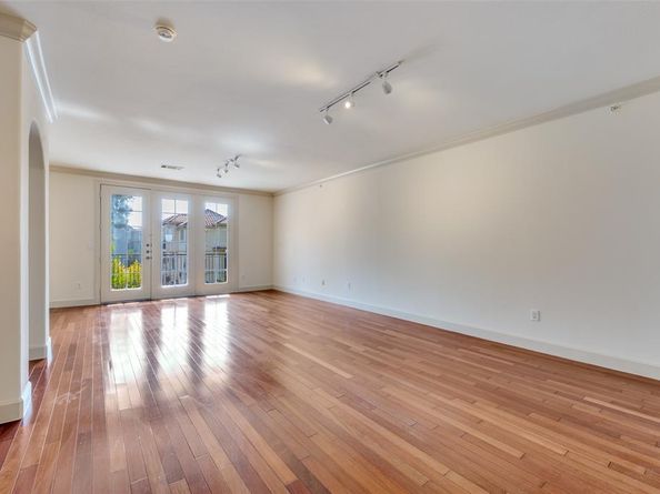 3818  Holland Avenue  206, Dallas Texas 75219