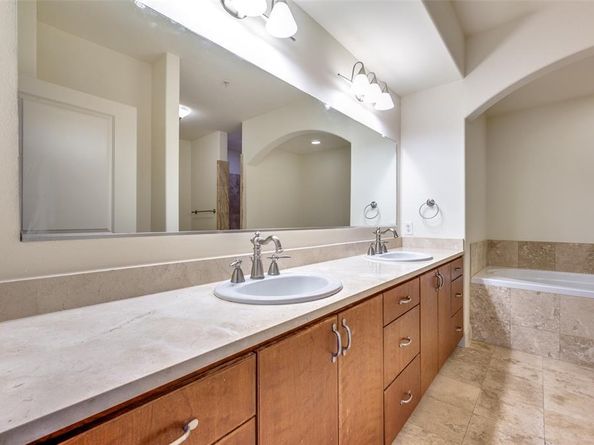 3818  Holland Avenue  206, Dallas Texas 75219