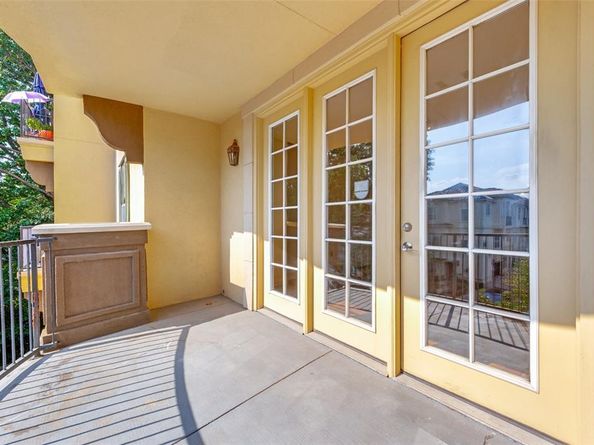 3818  Holland Avenue  206, Dallas Texas 75219