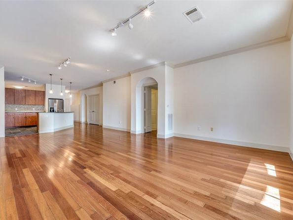 3818  Holland Avenue  206, Dallas Texas 75219