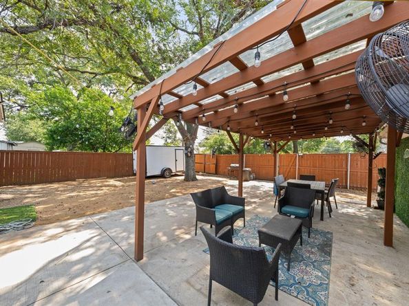 2114  Engle Avenue , Dallas Texas 75224