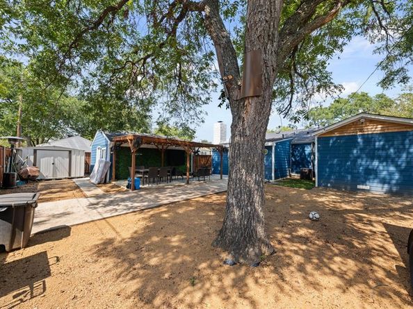2114  Engle Avenue , Dallas Texas 75224