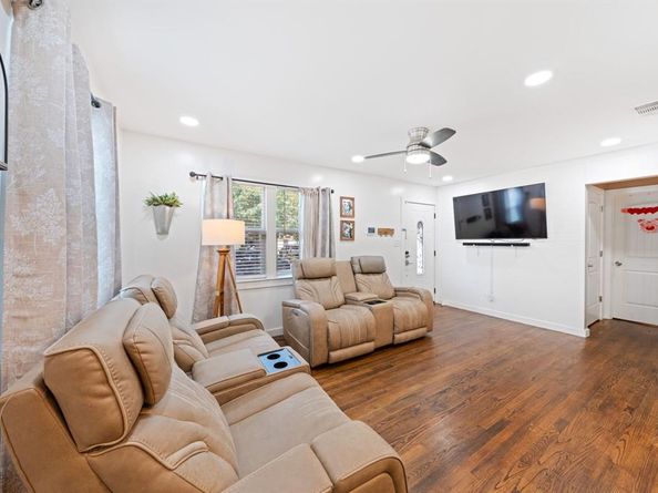 2114  Engle Avenue , Dallas Texas 75224