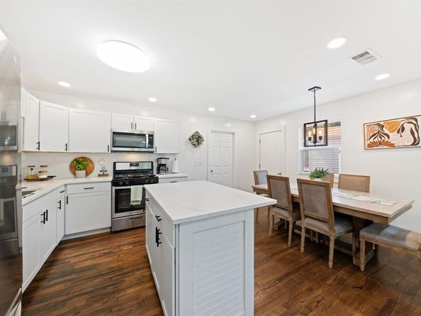 2114  Engle Avenue , Dallas Texas 75224