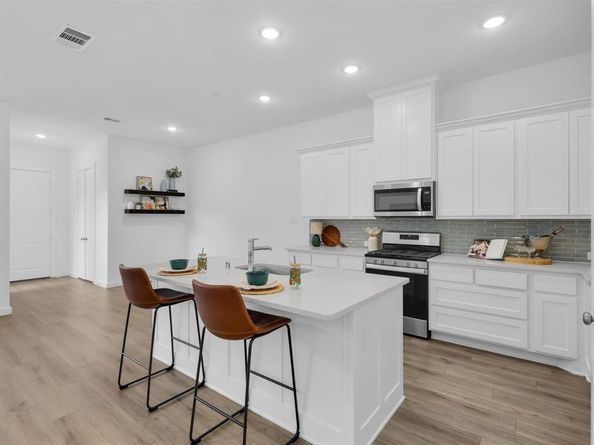4512  English Maple Drive , Arlington Texas 76005