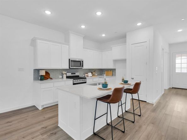 4512  English Maple Drive , Arlington Texas 76005